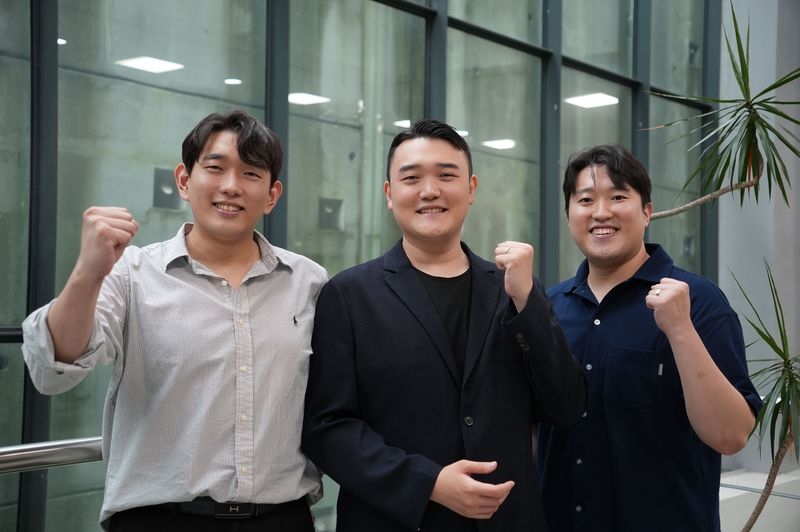 국립오페라스튜디오 출신으로 도이치오퍼 베를린의 교류 프로그램에 발탁돼 활약한 성악가 최영, 노민형, 김건. [국립오페라단 제공]