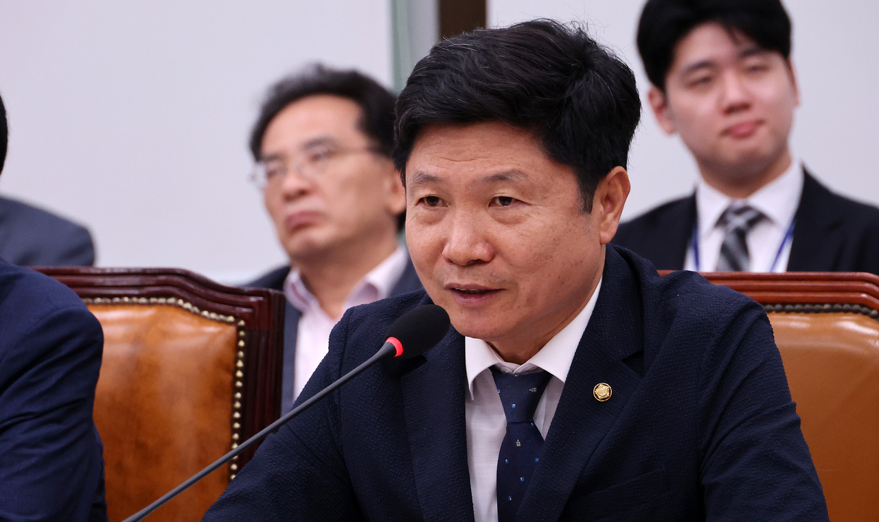 Rep. Hong Kee-won of the ruling Democratic Party speaks at a meeting of the parliamentary foreign affairs and unification committee at the National Assembly in Seoul, in this file photo from Aug. 11, 2026. (Yonhap)