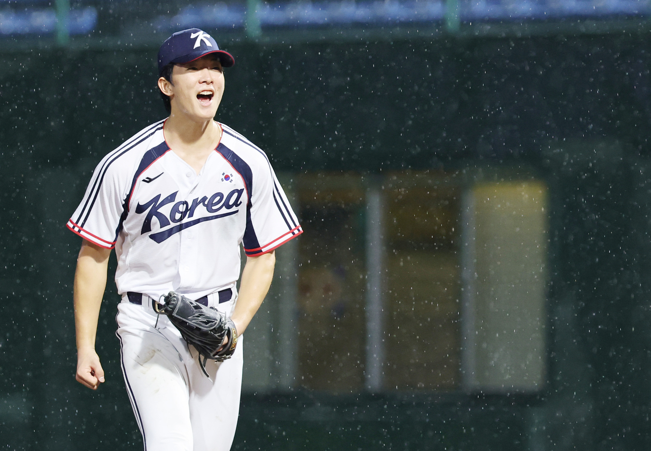 South Korean starter Choi Min-seok reacts after completing the top of the fourth inning against China during the teams' Super Round game in baseball at the Aichi-Nagoya Asian Games at Toyohashi Municipal Baseball Stadium in Toyohashi, Japan, on Sept. 26, 2026. (Yonhap)