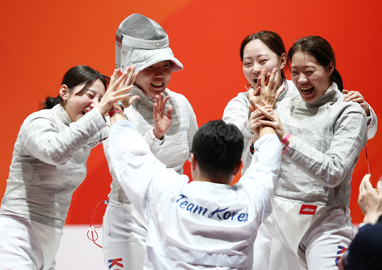 South Korean fencers celebrate after winning the women’s sabre team gold against Japan in Tokoname, Japan, Sunday. (Yonhap)
