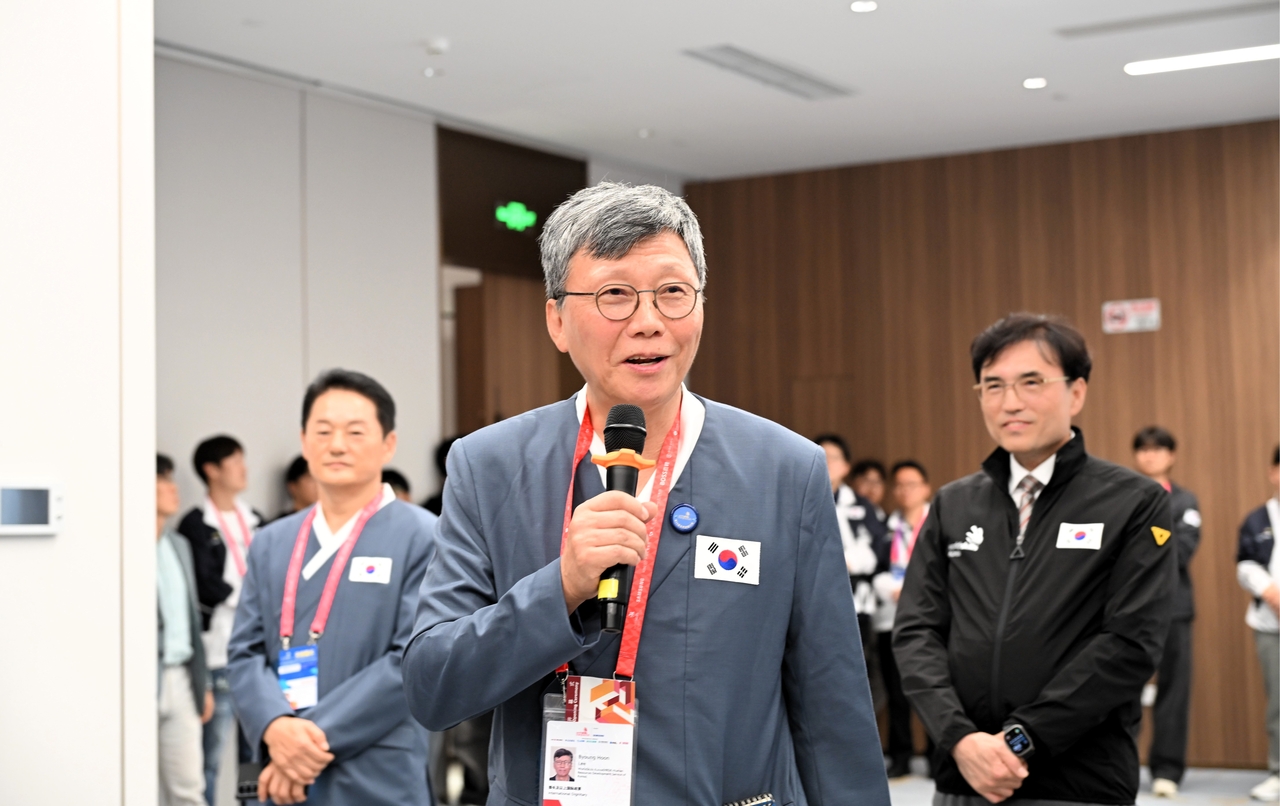 이병훈 한국산업인력공단 이사장이 제48회 국제기능올림픽이 열린 중국 상하이에서 발언하고 있다. [한국산업인력공단 제공]