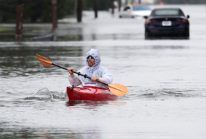 Persistent storm batters US Northeast, causing flooding, outages 대표 이미지
