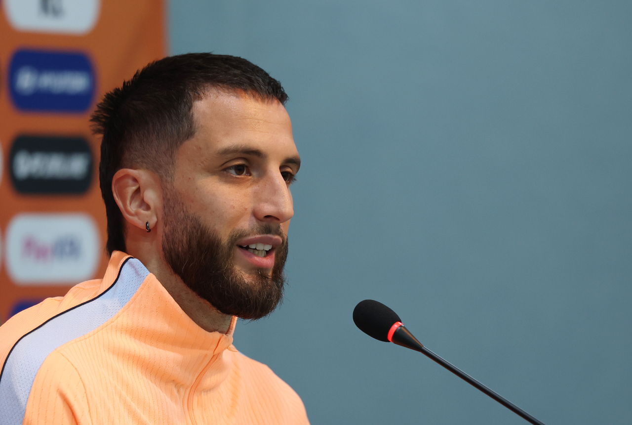 Rodrigo Bentancur answers questions from reporters at a press conference at Seoul World Cup Stadium in Mapo-gu, Seoul, on Sunday, a day before Uruguay's friendly against South Korea. [Yonhap]