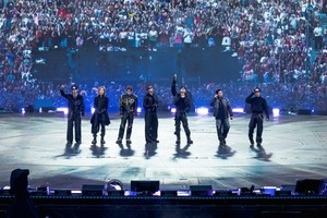 BTS, 亞 그룹 최초 ‘올해의 노래’ 수상…베스트그룹 5연패 [2026 MTV VMA]