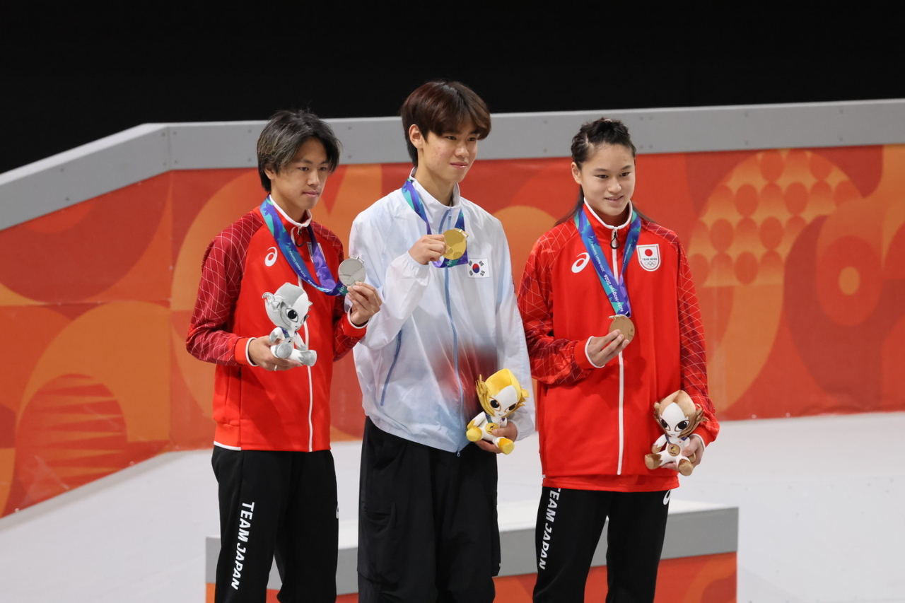 Kang Jun-i of South Korea poses with his gold medal at the awards ceremony for the men's street skateboarding event at the 2026 Aichi-Nagoya Asian Games, held at Aichi Sky Expo in Tokoname, Aichi Prefecture, Japan, on Sunday. [Korean Roller Sports Federation]
