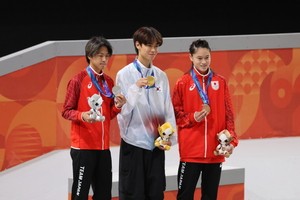 두 번 넘어졌어도 뚝심으로 역전…17세 강준이, 韓 스케이트보드 아시안게임 첫 金