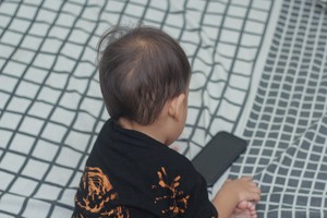 More toddlers under 2 start to use smartphones