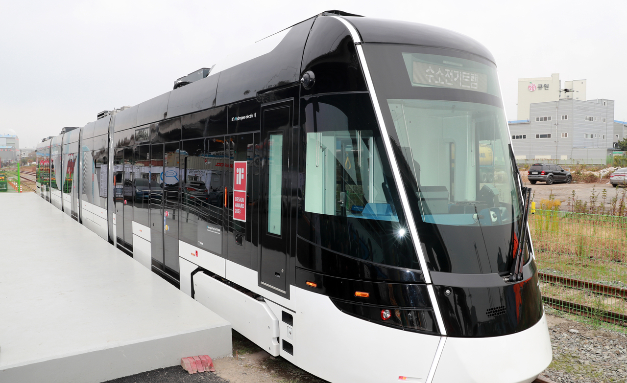 A hydrogen-powered electric tram undergoes a test run at the Port of Ulsan. [Ulsan city government]