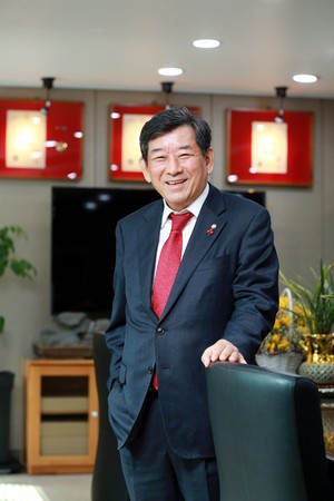 “두드린 자에게 문은 열린다” 40년 뚝심…한상원 다스코 회장, 태양광·층간소음 저감재로 ‘2막’ [비즈피플]