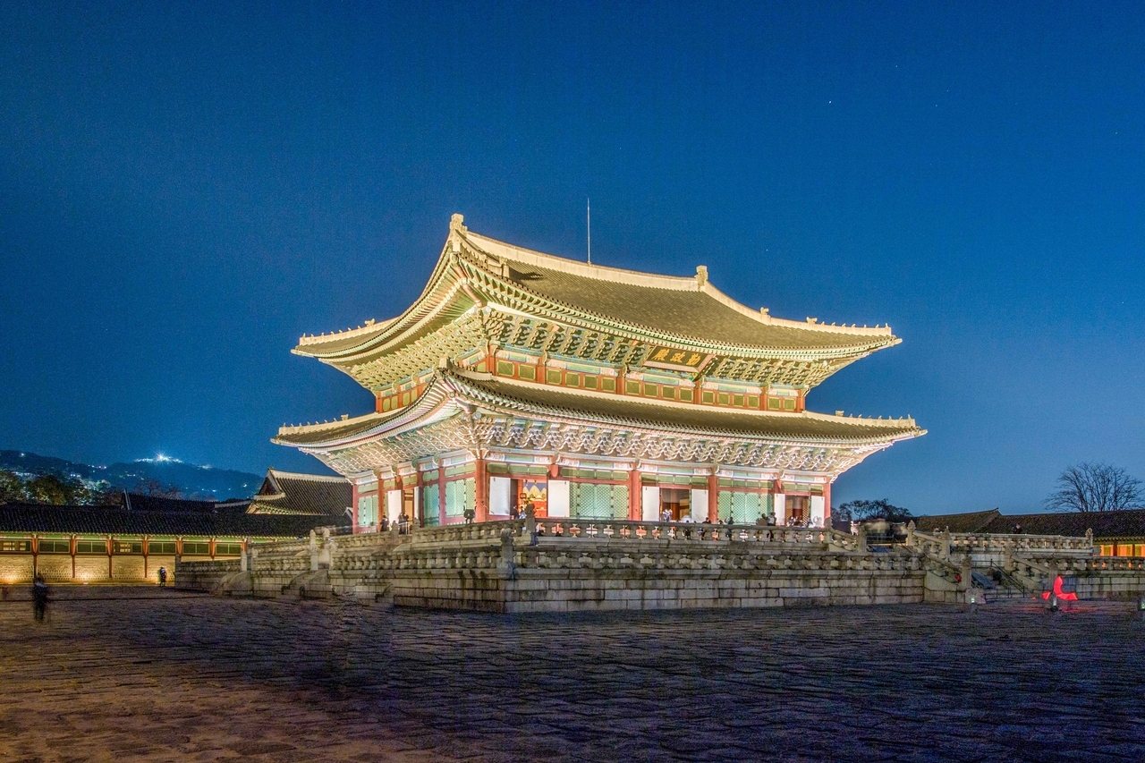 Gyeongbokgung at night. [Korea Tourism Organization]