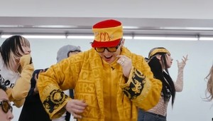 “GD 뮤비 속 모자 살래요” 맥도날드 한정판 굿즈에 ‘북적’