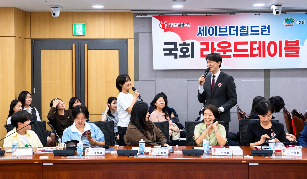 울산 기후행동실천단 대표 학생이 국회의원회관실에서 기후환경 개선을 위한 울산의 활동 내용을 이야기하고 있다. [울산교육청 제공]