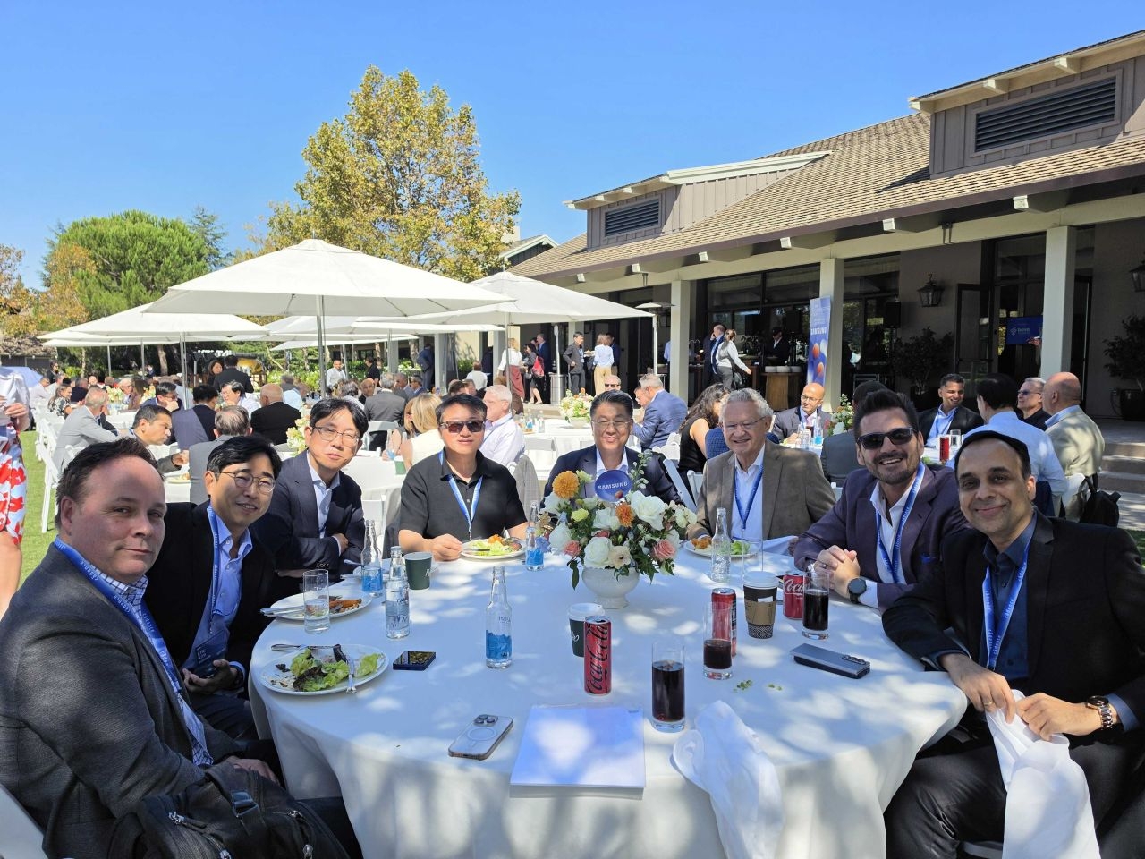 Han Jin-man (fifth from left), president and head of Samsung Electronics' Foundry Business Division, and Jo Sang-yeon (fourth from left), executive vice president and head of Americas for Samsung Electronics' DS Division, attend the Global Semiconductor Alliance US Executive Forum in Menlo Park, California, on Tuesday (local time). [Jo Sang-yeon's social media]