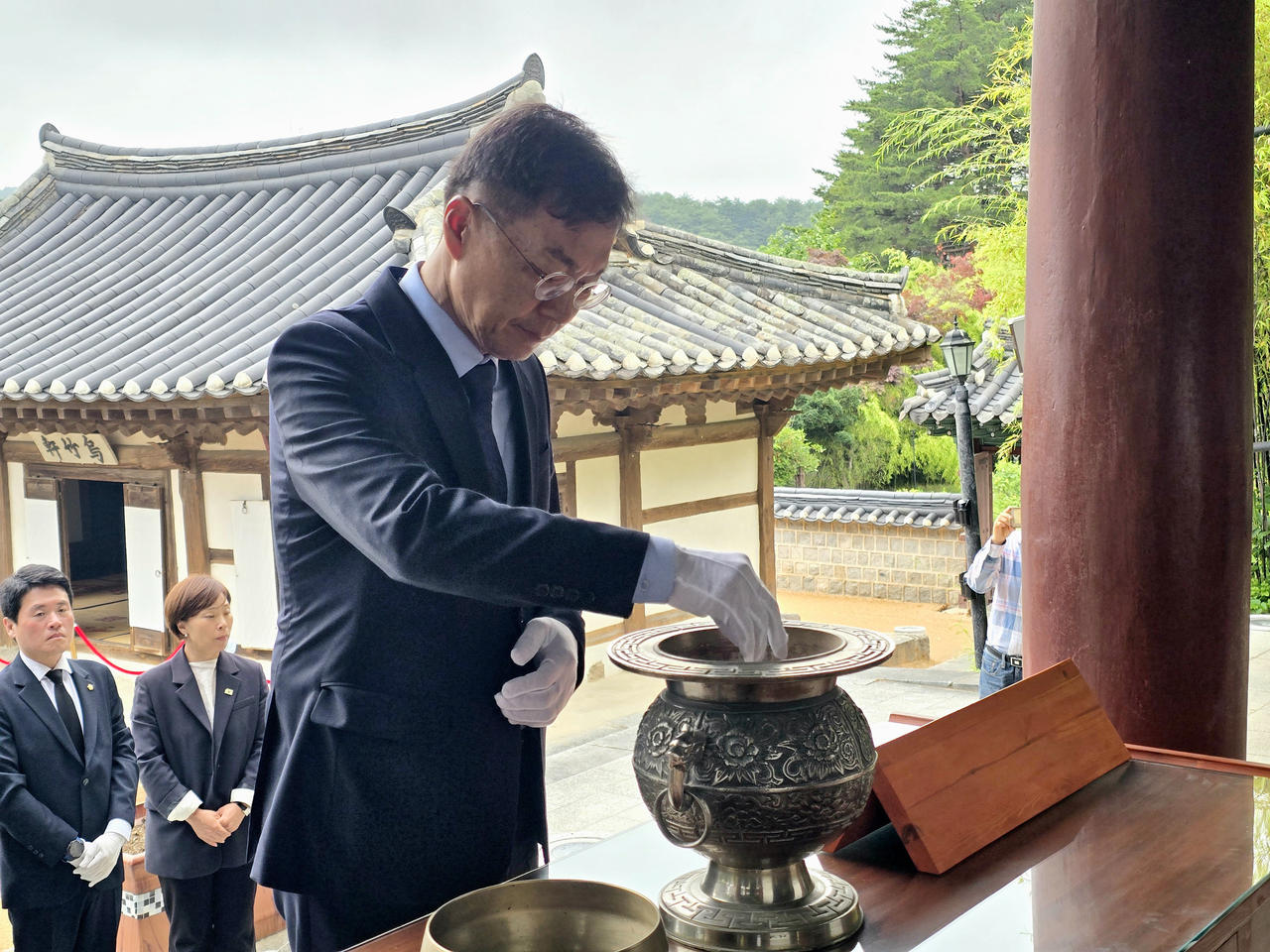 시장 당선 직후 오죽헌을 참배하며 ‘초심’을 다진 김중남 강릉시장[연합]