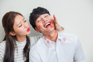 자기 집서 몰래 애정행각 벌인 동생 남친에게 너클 던진 20대女, 경찰 체포