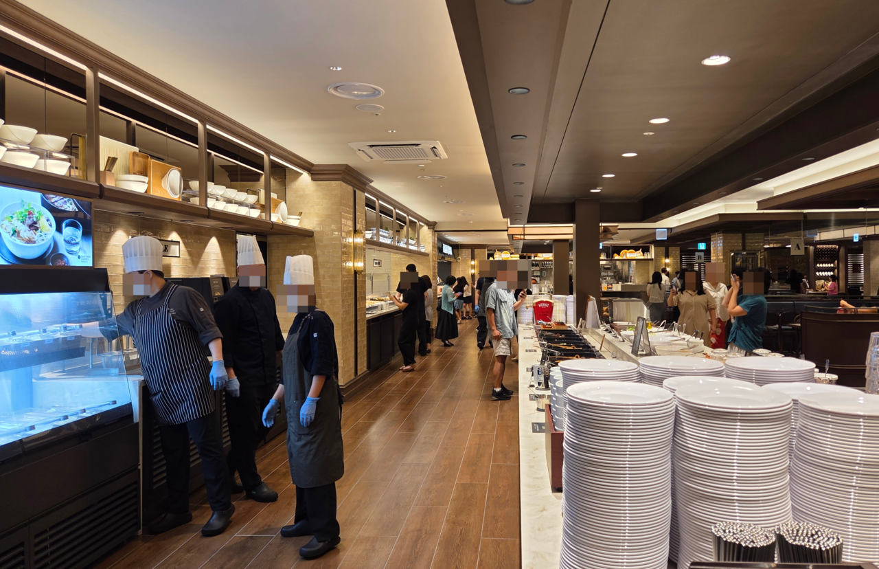 Inside the Ashley Queens Grand NC Songpa store. (Jeong Dae-han)