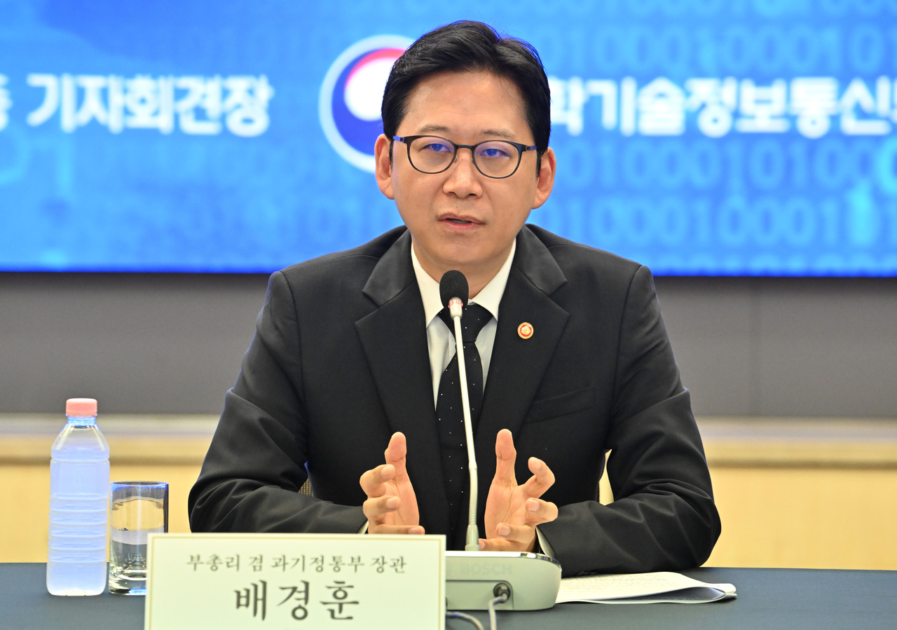 정부가 독파모 프로젝트를 프런티어급 AI 모델 개발로 확대하는 방안을  검토 중이다. 사진은 국가대표 AI 프로젝트를 추진 중인 배경훈 부총리 겸 과학기술정보통신부 장관 모습.  임세준 기자