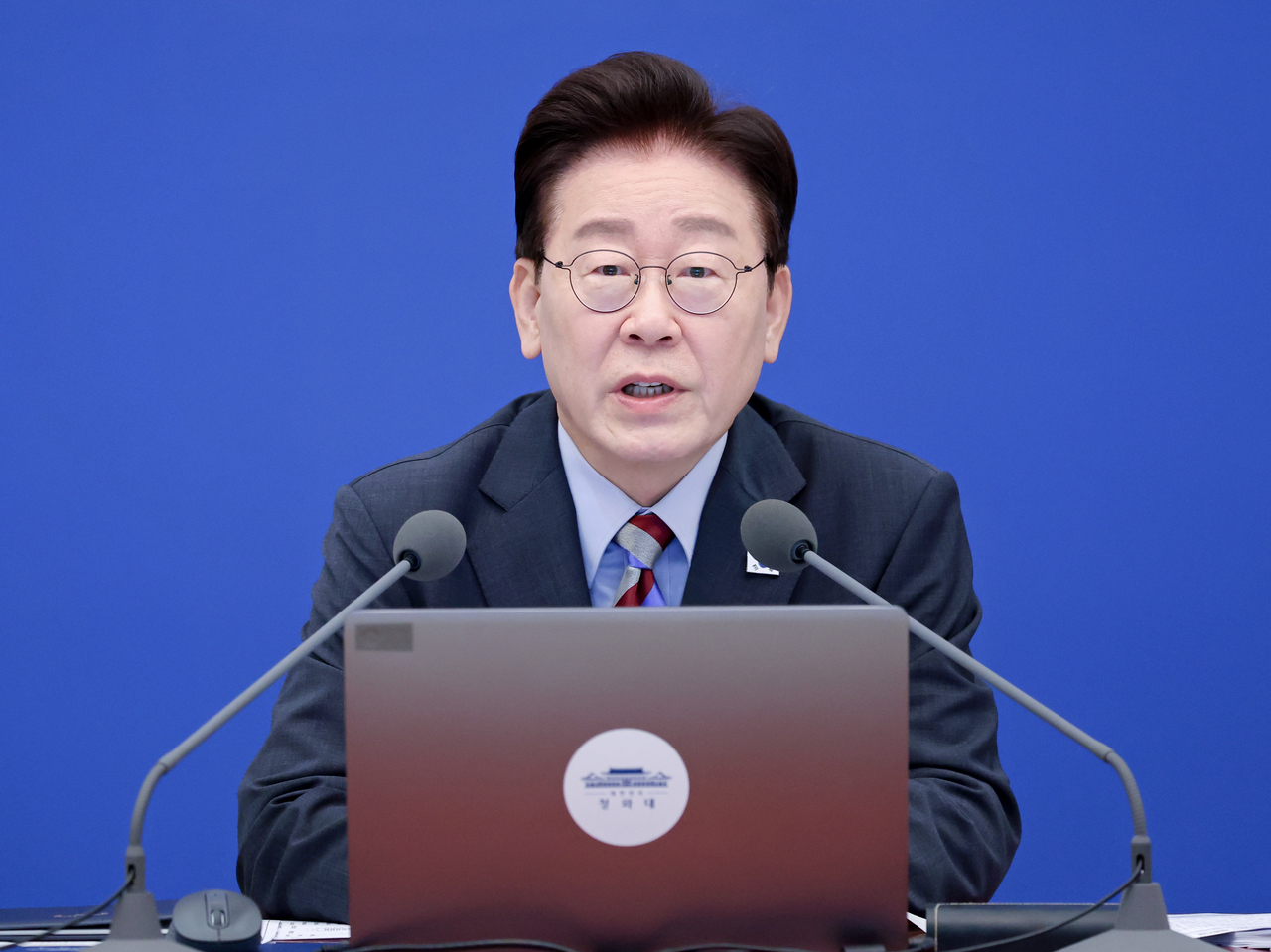 President Lee Jae Myung speaks during a Cabinet meeting at Cheong Wa Dae on Tuesday.  (Pool Photo via Yonhap)