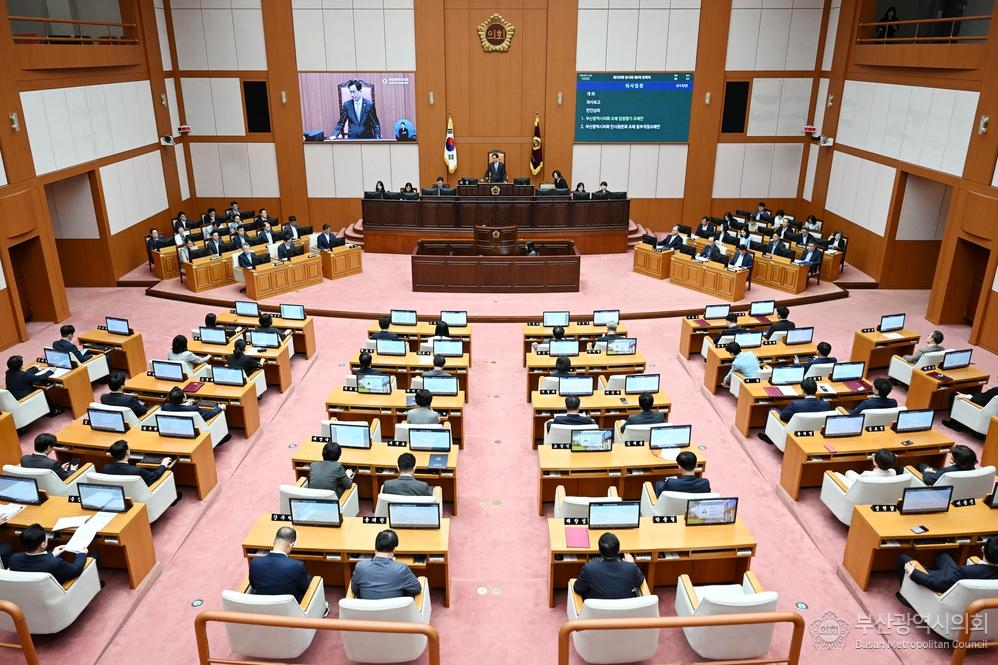 지난 11일 열린 부산시의회 제339회 임시회 제4차 본회의 [부산시의회 제공]