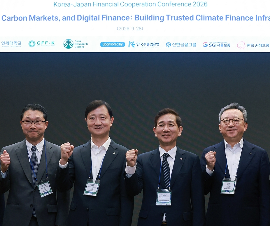 (From left) Yutaka Ito, commissioner of Japan’s Financial Services Agency; Lee Chan-jin, governor of Korea’s Financial Supervisory Service; Hwang Sung-yup, chairman of the Korea Financial Investment Association; and Jung Sang-hyuk, CEO of Shinhan Bank, pose for a photo at the Korea-Japan Financial Cooperation Conference 2026 in Seoul on Monday. (Shinhan Financial Group)
