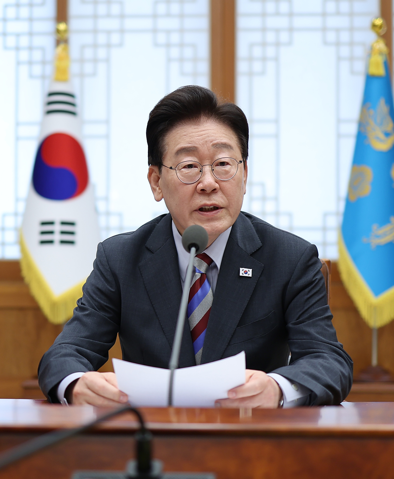 President Lee Jae Myung speaks at a meeting at the presidential office on Tuesday. (Yonhap)