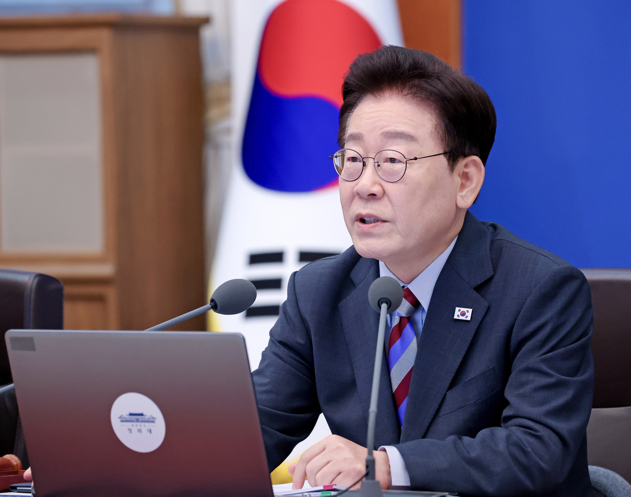 President Lee Jae Myung speaks at a Cabinet meeting at Cheong Wa Dae in Seoul on Tuesday. (Yonhap)