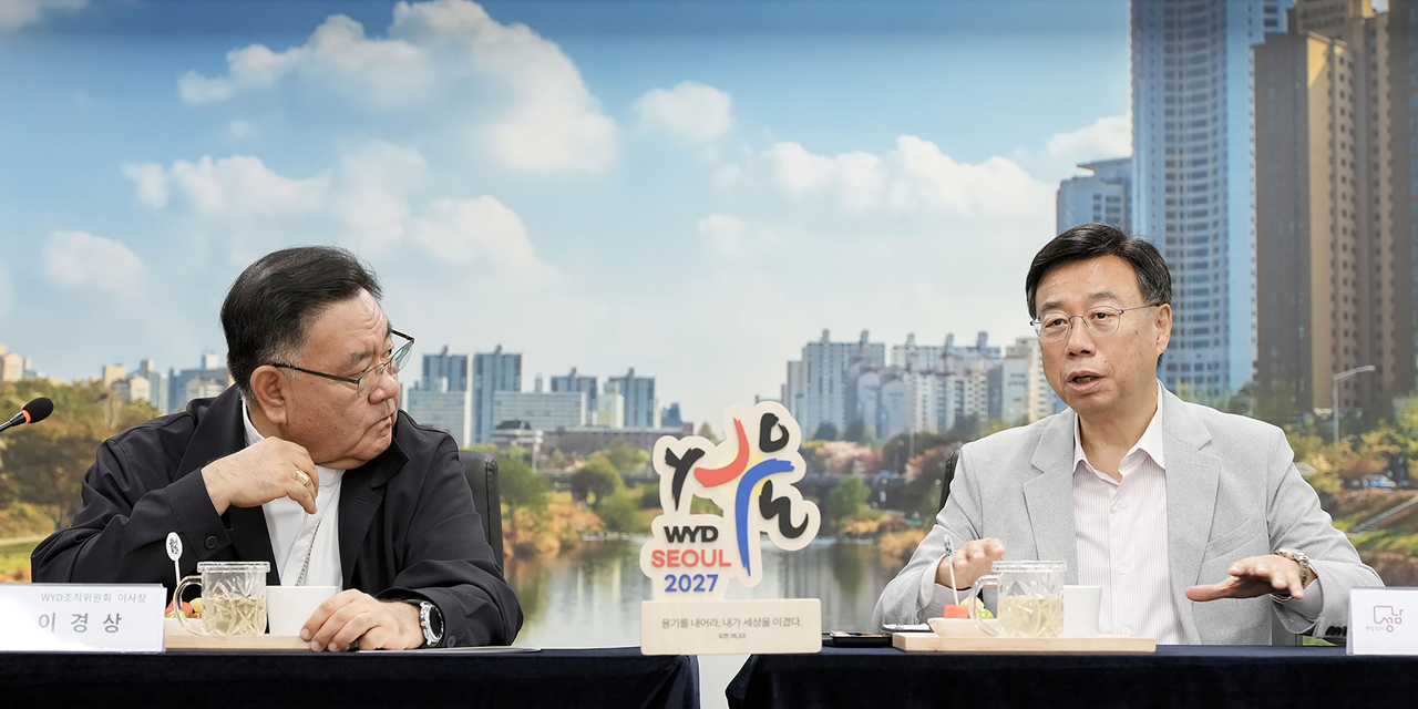 ‘2027 서울 세계청년대회 성공 개최’ 조직위와 협약-이경상 서울 세계청년대회 조직위원회 이사장과 신상진 성남시장(오른쪽)