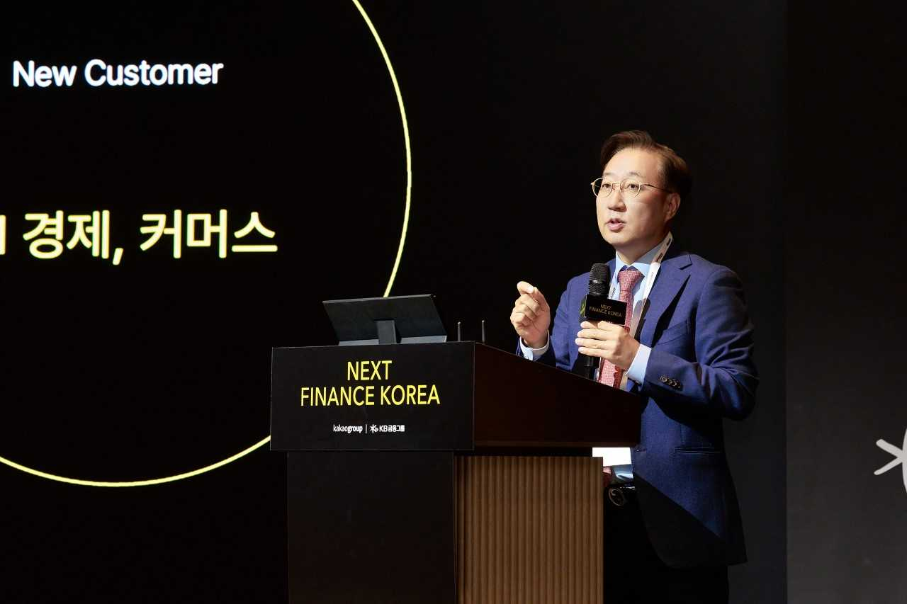 윤호영 카카오뱅크 대표 겸 카카오그룹 스테이블코인 공동 TF장이 지난 28일 서울 강남구 웨스틴 서울 파르나스 호텔에서 ‘넥스트 파이낸스 코리아(Next Finance Korea·NFK)’의 오프닝 키노트를 발표하고 있다. [카카오페이]