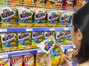 베트남 과자 봉지에 ‘찍먹’·‘대박’…오리온, 한글 마케팅 강화