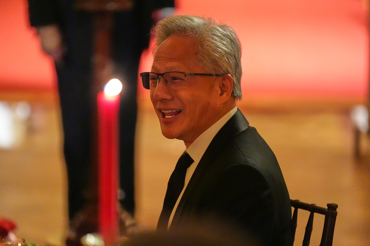 This photo, released by the Associated Press, shows Nvidia CEO Jensen Huang smiling during a State Dinner with U.S. President Donald Trump and Chinese President Xi Jinping in the East Room of the White House in Washington on Sept. 24, 2026. (Yonhap)