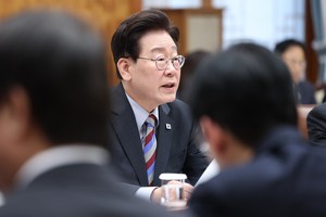 Lee orders earlier Gwangju Air Base relocation, calls 2028 ‘too late’