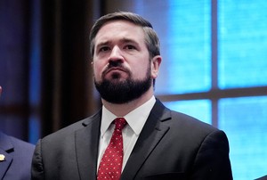 FBI 부국장, 국장과 갈등 속 1년만에 사임