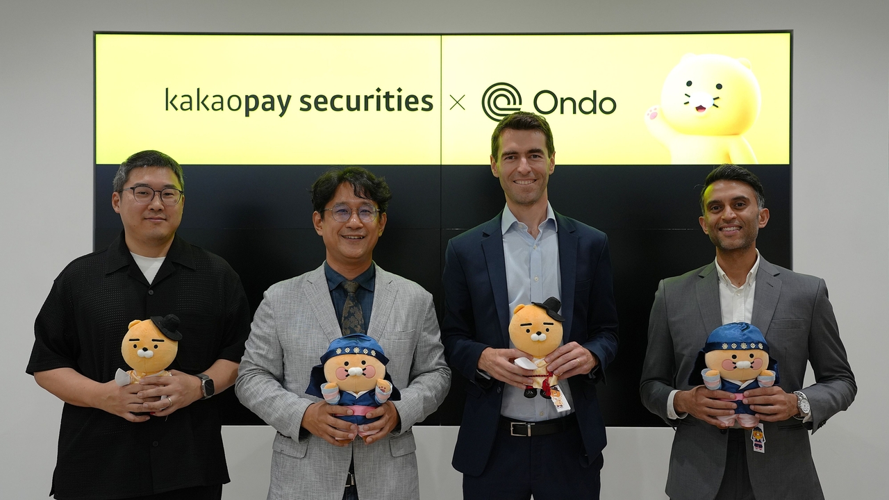 Executives from Kakaopay Securities and Ondo Finance pose for a photo at the signing ceremony for their memorandum of understanding in Seoul on Monday (Kakaopay securities).