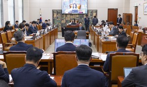 국회 문체위, 與野 합의로 국감 증인에 JYP 채택