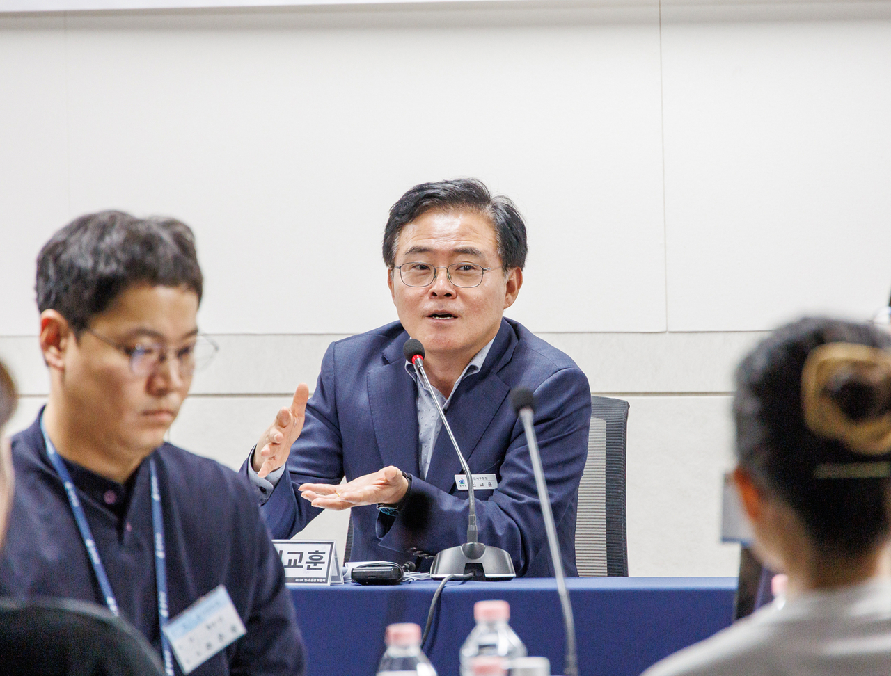 진교훈 강서구청장이 28일 구청 대회의실에서 열린 ‘2026 인사 공감 토론회’에 참석해 직렬·직급별 직원 50여 명과 의견을 나눴다.