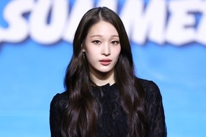 “가수는 절대 안돼!”하던 엄마 정유경…신세계 전광판에 딸 ‘애니’ 뮤비 틀었다