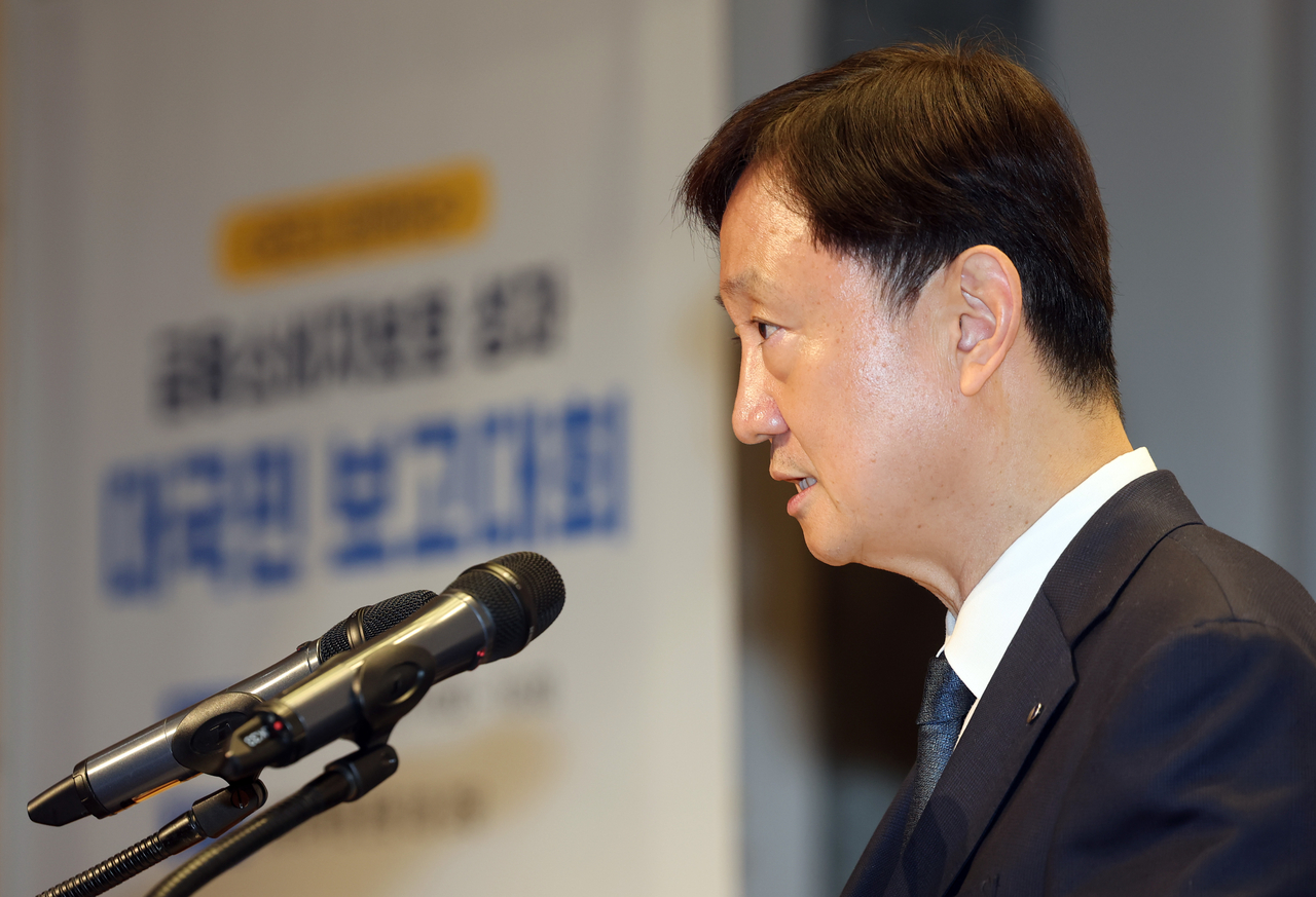 이찬진 금융감독원장이 17일 서울 여의도 금감원에서 열린 금융소비자보호 성과 대국민 보고대회에서 발언하고 있다. [연합]