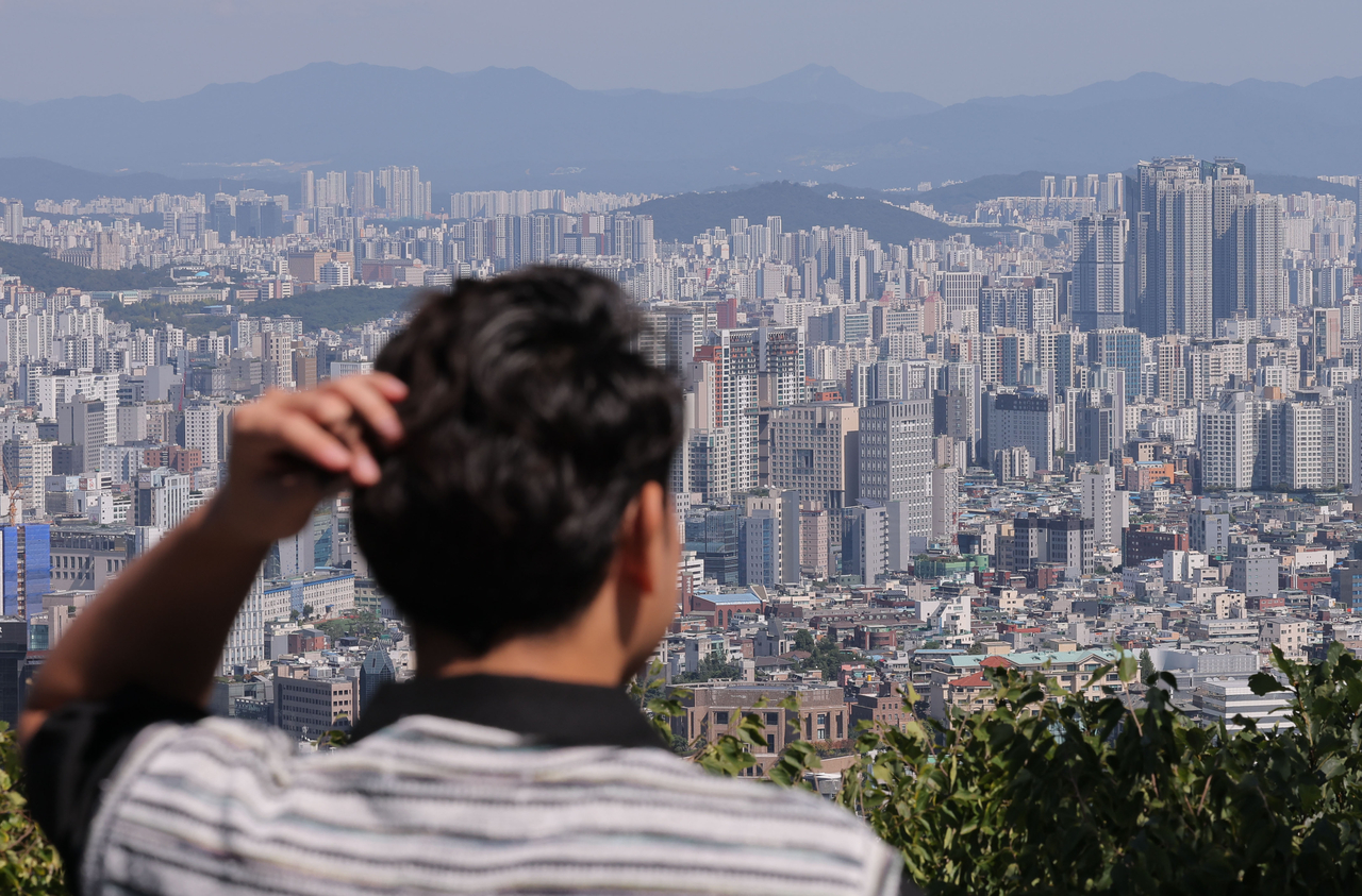 서울 남산에서 바라본 서울 시내 아파트 단지 모습. [연합]