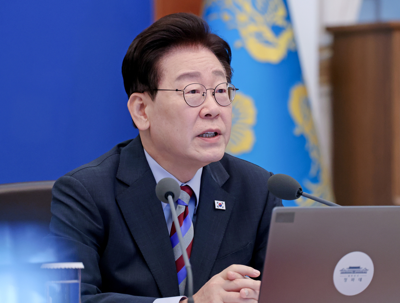 이재명 대통령이 29일 청와대에서 열린 국무회의에서 발언하고 있다. [연합]