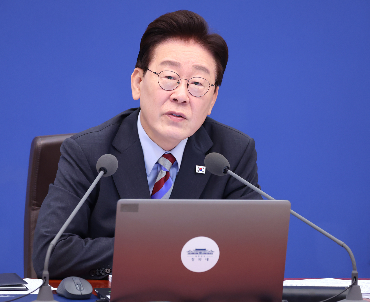이재명 대통령이 29일 청와대에서 열린 국무회의에서 발언하고 있다. [연합]