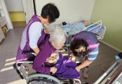 멍들며 179시간 일하고 203만원…‘돌봄 일자리’ 경단녀는 몸도 마음도 버텨야 했다 [고령여성의 빈곤청구서]