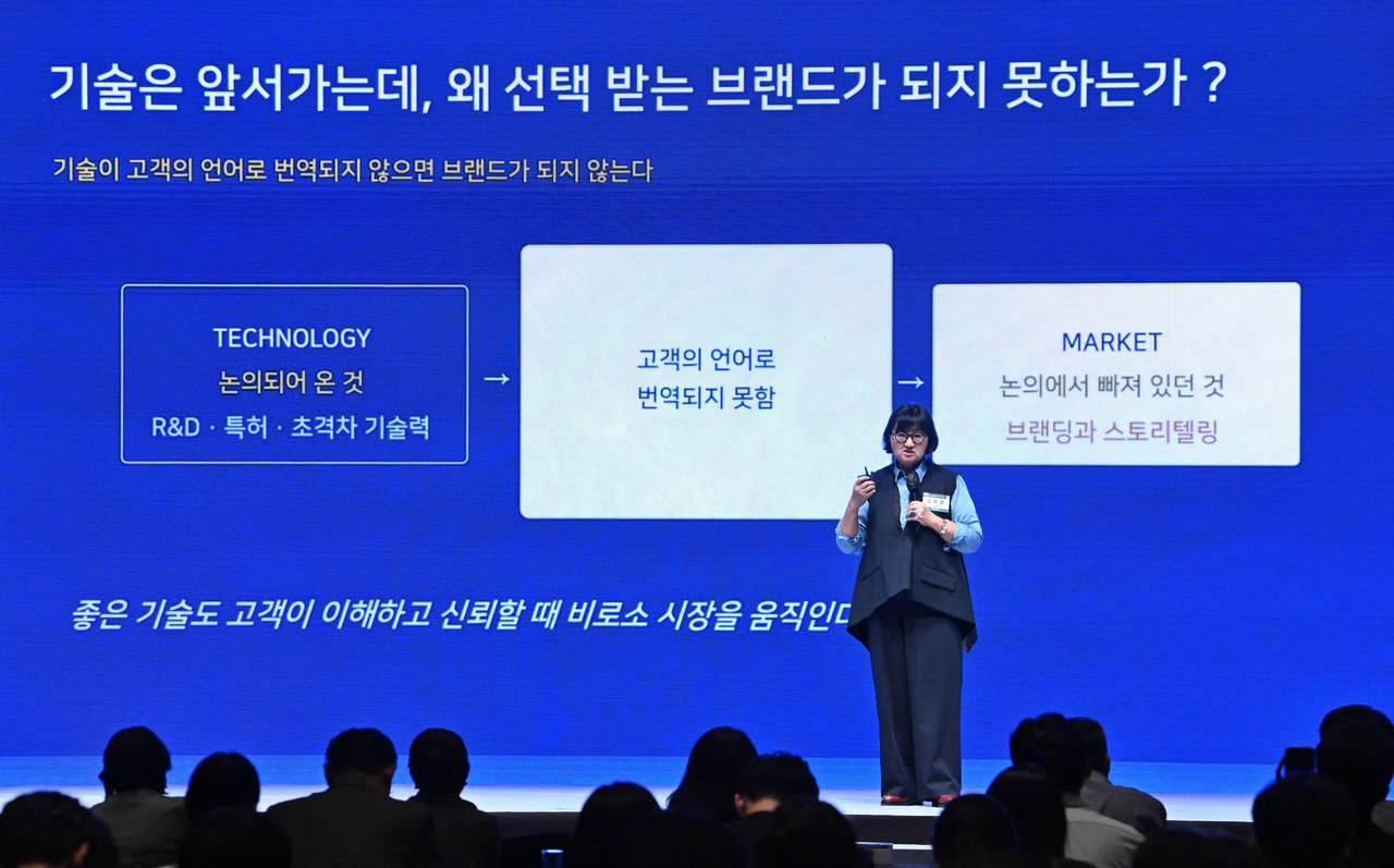 노희영 히노컨설팅펌 대표가 29일 서울 중구 신라호텔 다이너스티홀에서 열린 헤럴드 기업포럼 2026에서 ‘AI시대, 브랜딩 법칙’을 주제로 강연을 하고 있다. 임세준 기자