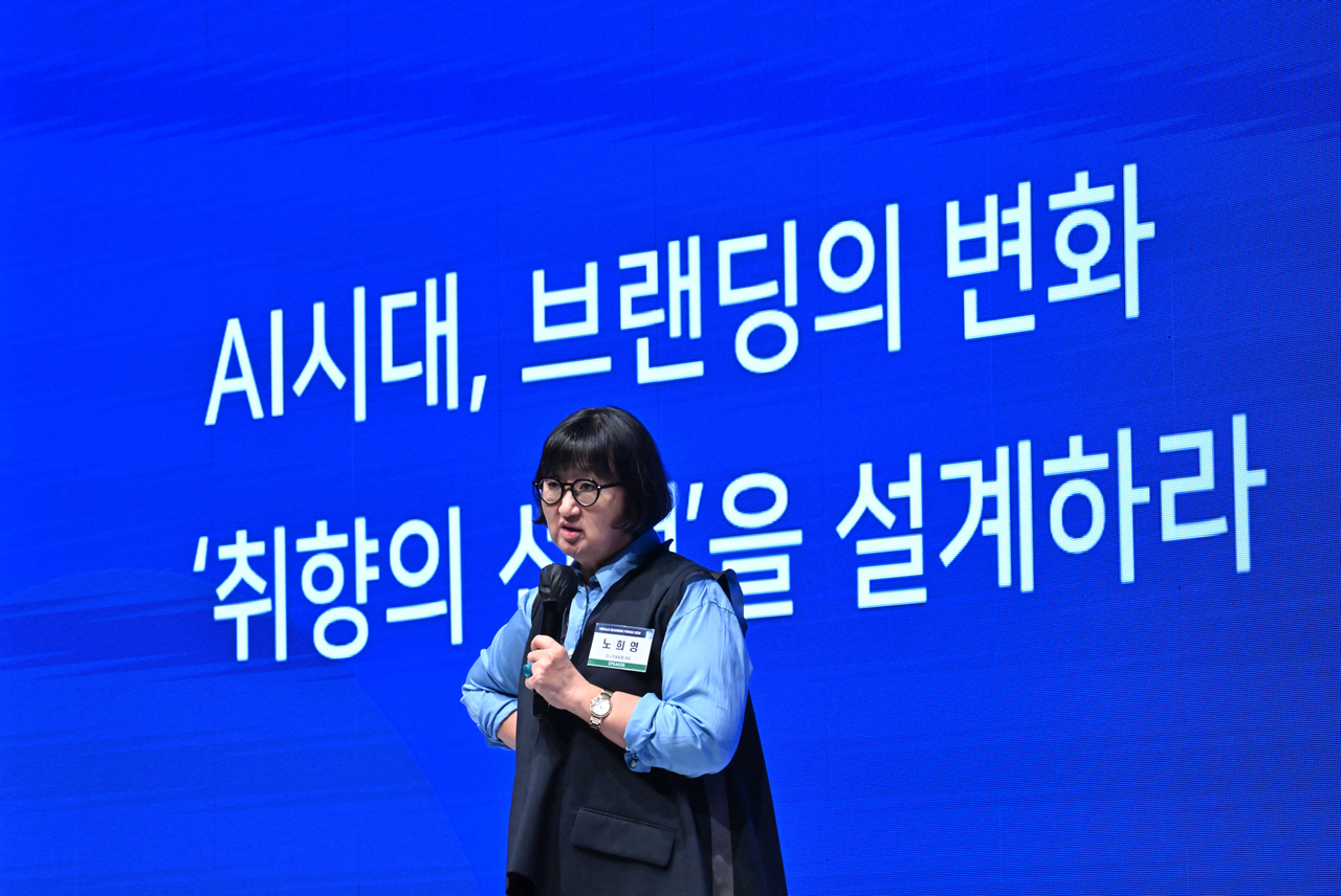 노희영 히노컨설팅펌 대표가 29일 오후 서울 중구 신라호텔 다이너스티홀에서 열린 헤럴드 기업포럼 2026에서 ‘AI시대, 브랜딩 법칙’을 주제로 강연을 하고 있다.  임세준 기자