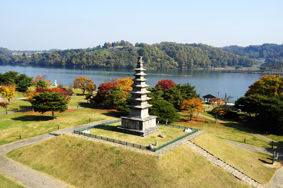 The seven-story stone pagoda in Tappyeong-ri, Chungju, commonly known as Jungangtap. (Chungju City)
