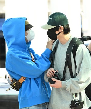[포토]BTS 제이 홉, 정국 ‘티셔츠 얼굴 너 맞지?’