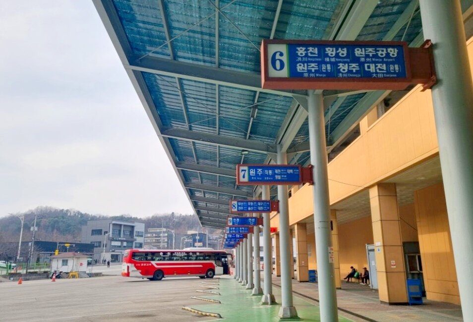 강원 시외·고속버스 요금이 업계 요구의 절반 미만 수준인 9% 인상으로 정해졌다. 업계도 어렵지만, 도민들의 어려움도 함께 고려한 것이다.