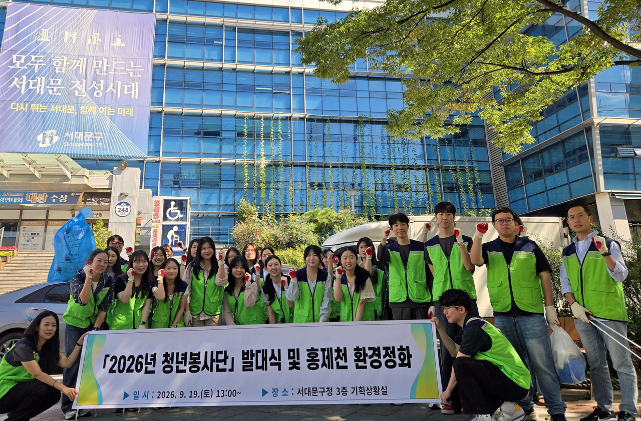 Volunteers clean up the local environment.