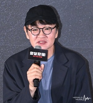 [뮤즈이슈]‘암살자(들)’ 허진호 감독, 역사 왜곡 논란에 고통 호소 “가정인데 프레임 씌워..배우들 힘들어해”