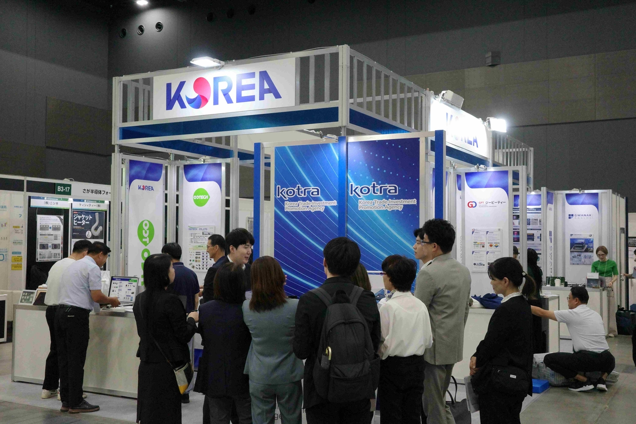 A Korean pavilion operates inside the 3rd Kyushu Semiconductor Industry Exhibition during the Korea-Japan Semiconductor Matching Day held Wednesday in Fukuoka, Japan. [KOTRA]