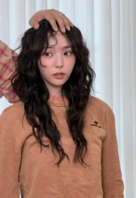 채수빈, 얼굴이 얼마나 작으면…김영광 손바닥에 ‘쏙’